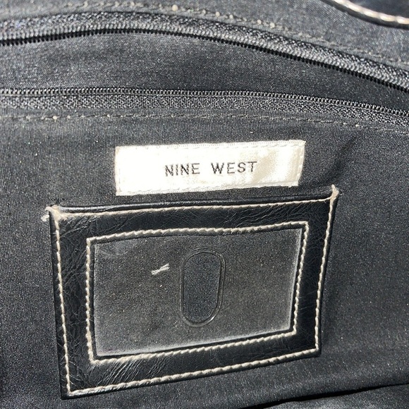 Nine West women’s hand bag like new condition. Dimensions in photos - Picture 6 of 9